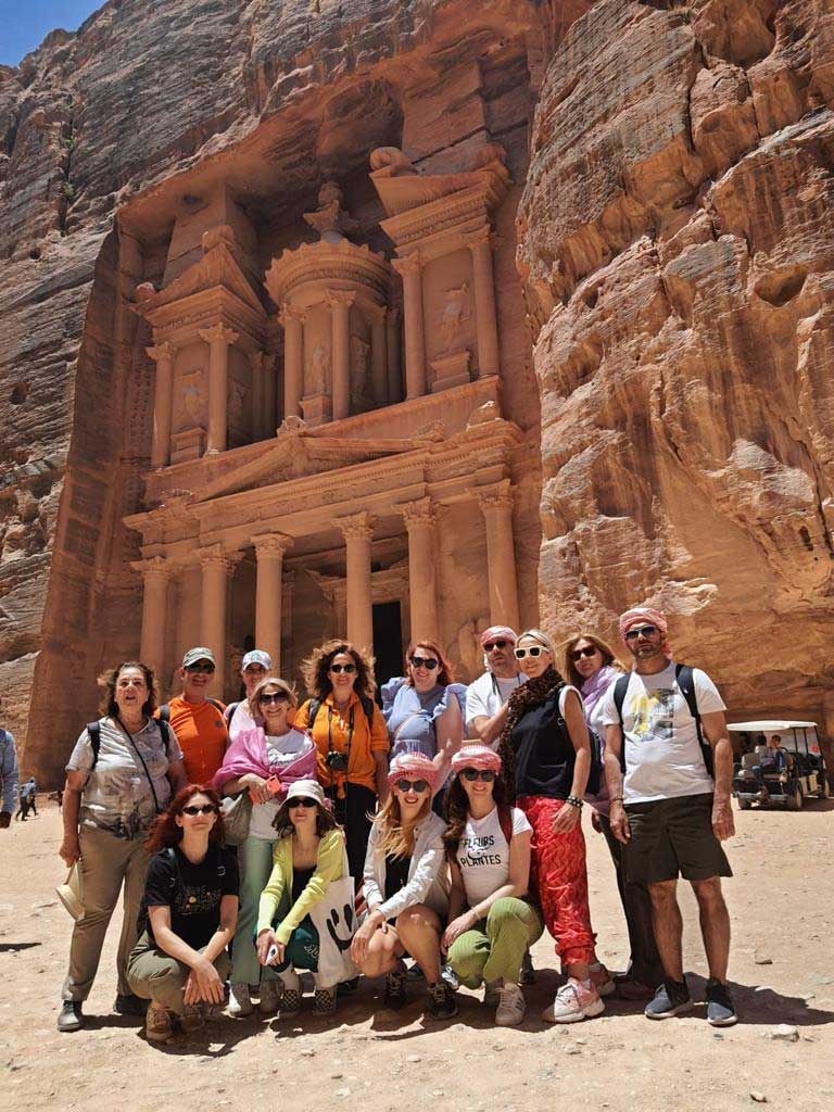 Foto con nuestro maravilloso grupo en Petra